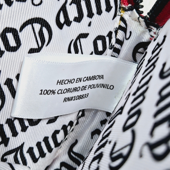 Juicy Couture - Crimson Heart Shaped Keychain Coin Purse - Picture 4 of 11